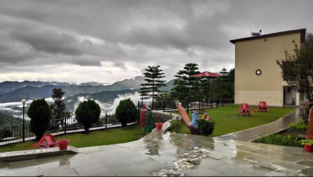 Mist N Meadows Resort Rājgarh Extérieur photo