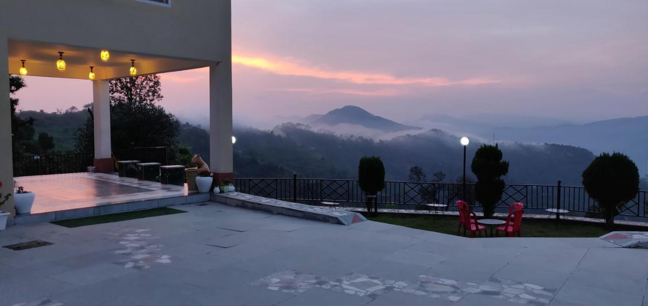 Mist N Meadows Resort Rājgarh Extérieur photo