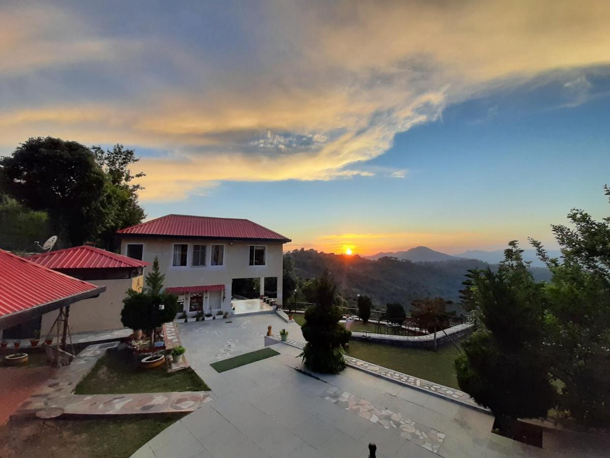 Mist N Meadows Resort Rājgarh Extérieur photo
