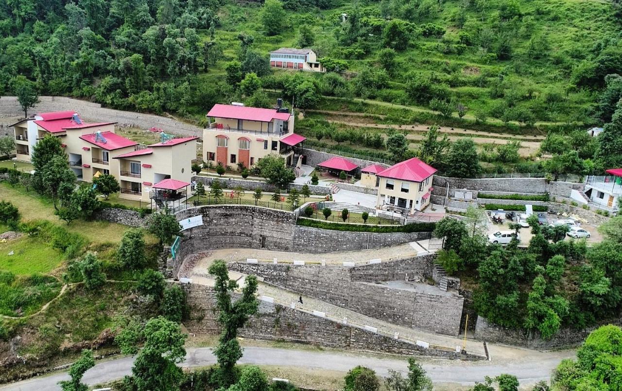 Mist N Meadows Resort Rājgarh Extérieur photo
